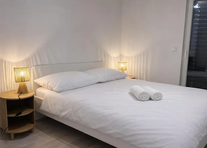 Modern With Garden & Free Parking